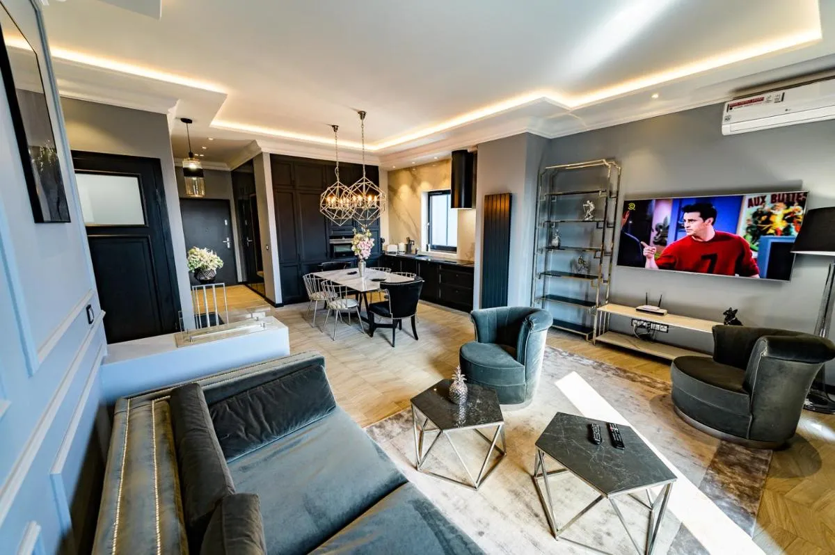 Image 4 of About Art Apartments