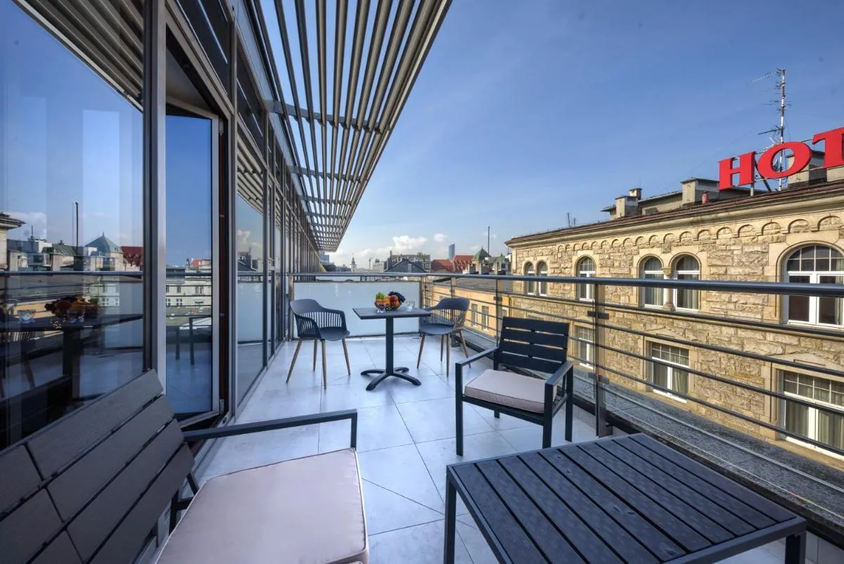 Image 4 of Alibi Apartments