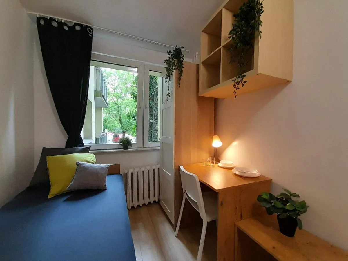 Image 1 of Apartament Familly Hostello – 5 osobnych pokoi, blisko Areny i Lotniska