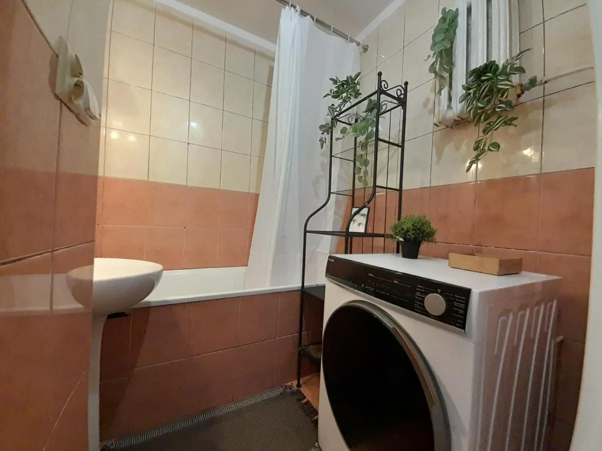 Image 2 of Apartament Familly Hostello – 5 osobnych pokoi, blisko Areny i Lotniska