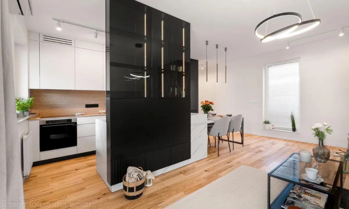 Image of Apartament Przestrzeń – z prywatnym parkingiem, 2 osobne sypialnie – Kępa Park – by SpaceApart