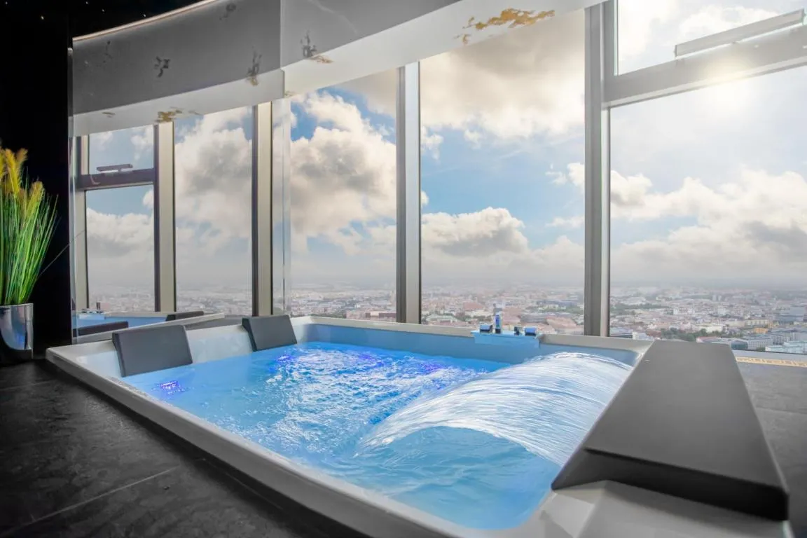 Image of Apartamenty Sky Tower z Jacuzzi Przy Oknie