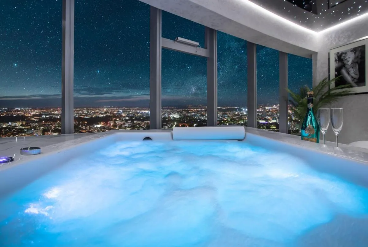 Image 4 of Apartamenty Sky Tower z Wanna Przy Oknie