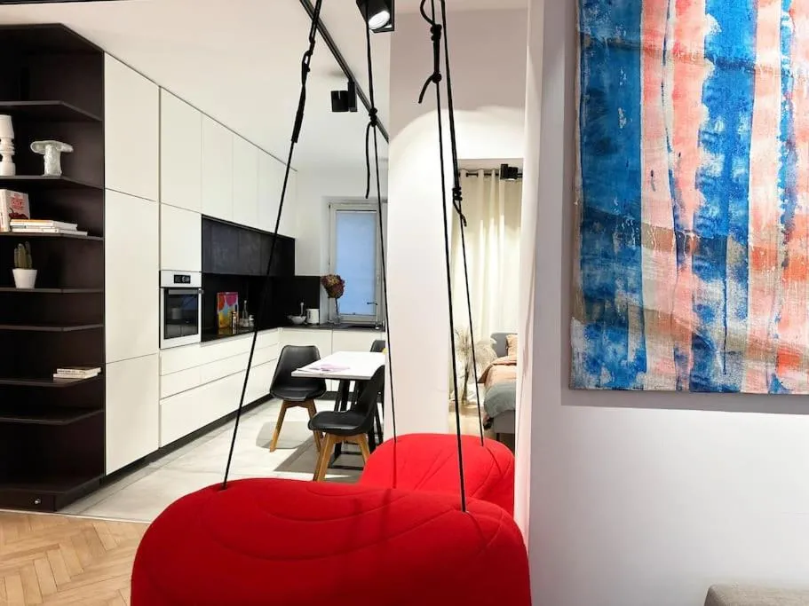 Image 1 of Art & Design 3 rooms apartment in city center