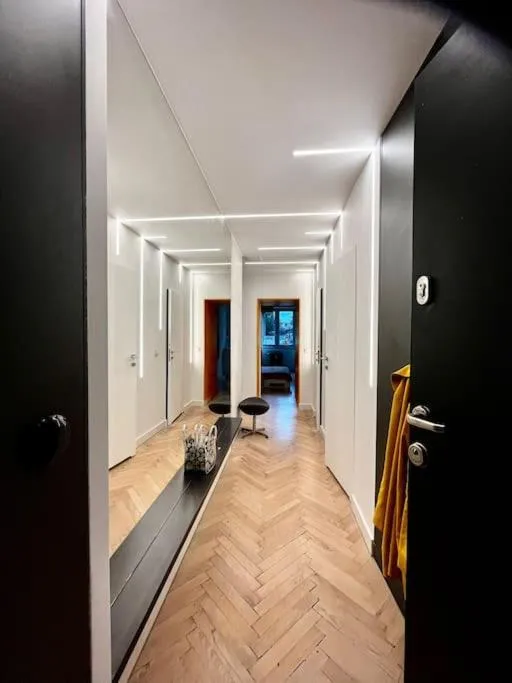 Image 5 of Art & Design 3 rooms apartment in city center
