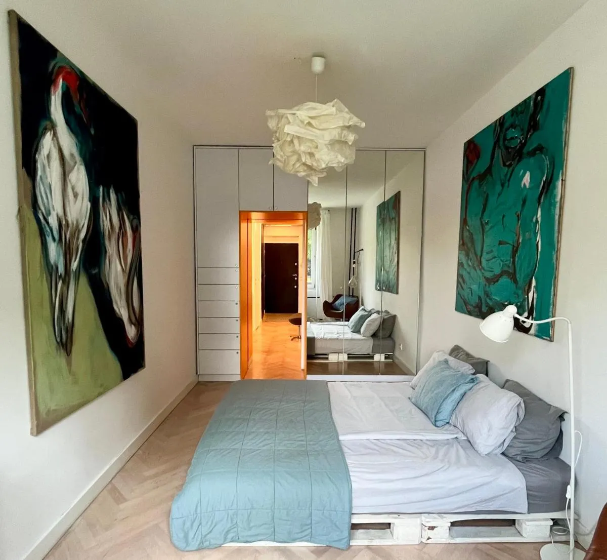 Image 2 of Art & Design 3 rooms apartment in city center