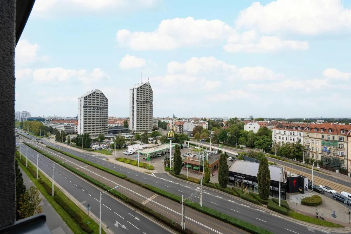Image 2 of Bright Studio with Air Conditioning near Wrocław ZOO by Noclegi Renters