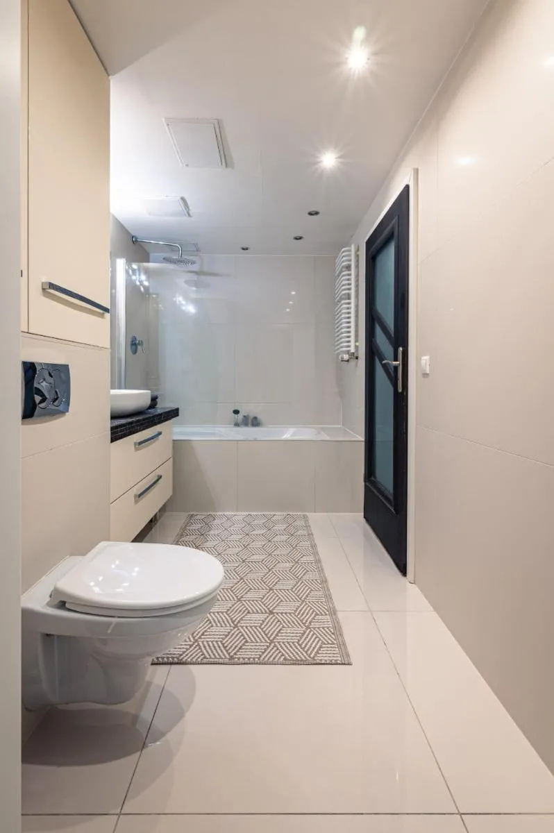 Image 3 of City Center Apt – Parking, Balcony, Workspace, AC – by Rentujemy