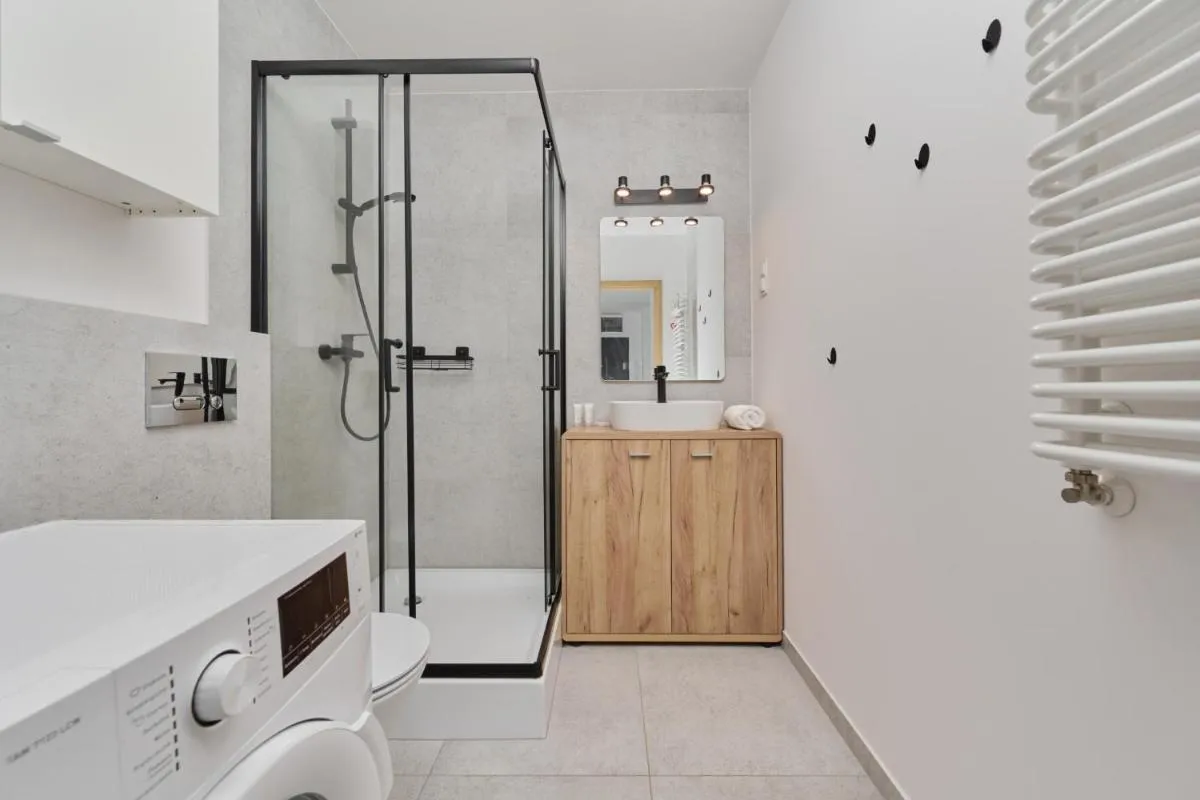 Image 2 of City Center Mirrors Apartment with Parking by Noclegi Renters