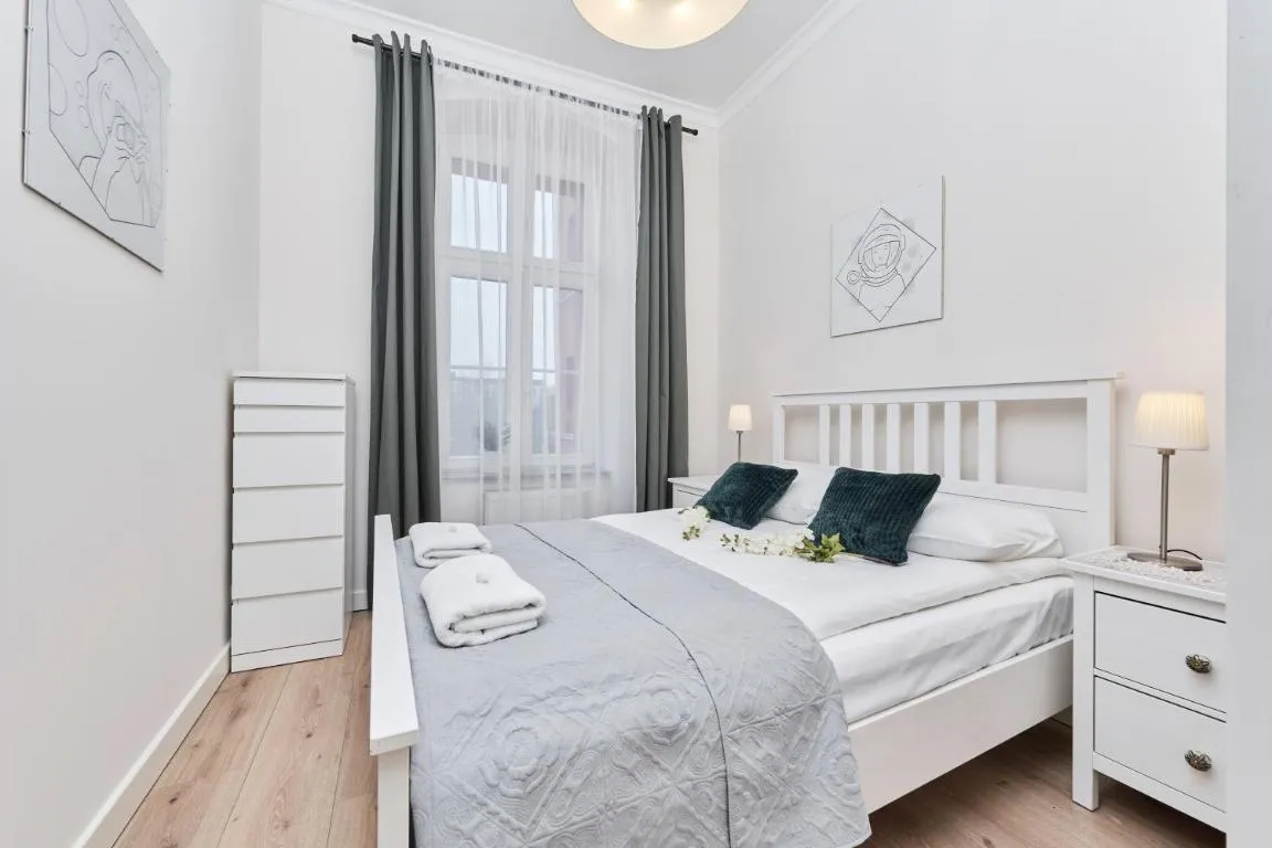 Image of City Center Railway Station Apartment Piłsudskiego by Noclegi Renters