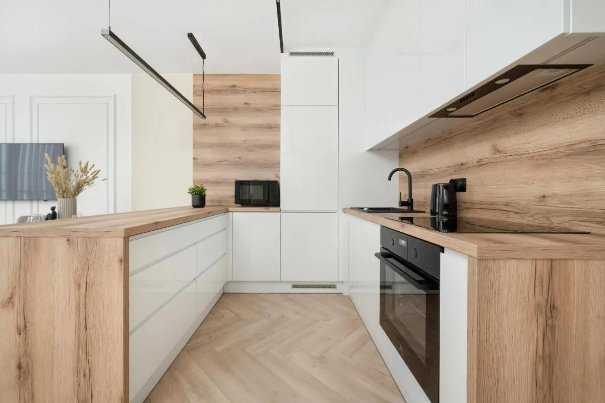 Image 2 of Eleganckie Apartamenty z Parkingiem Blisko Starego Miasta by Noclegi Renters