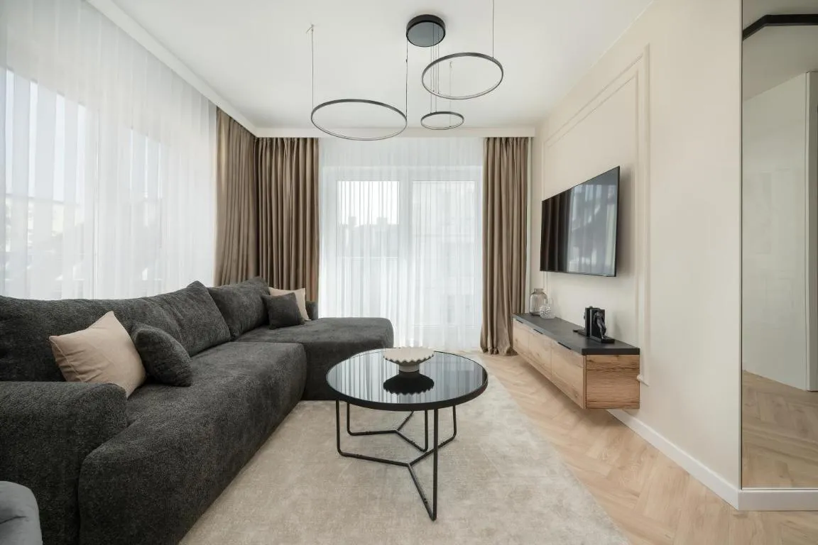 Image of Eleganckie Apartamenty z Parkingiem Blisko Starego Miasta by Noclegi Renters