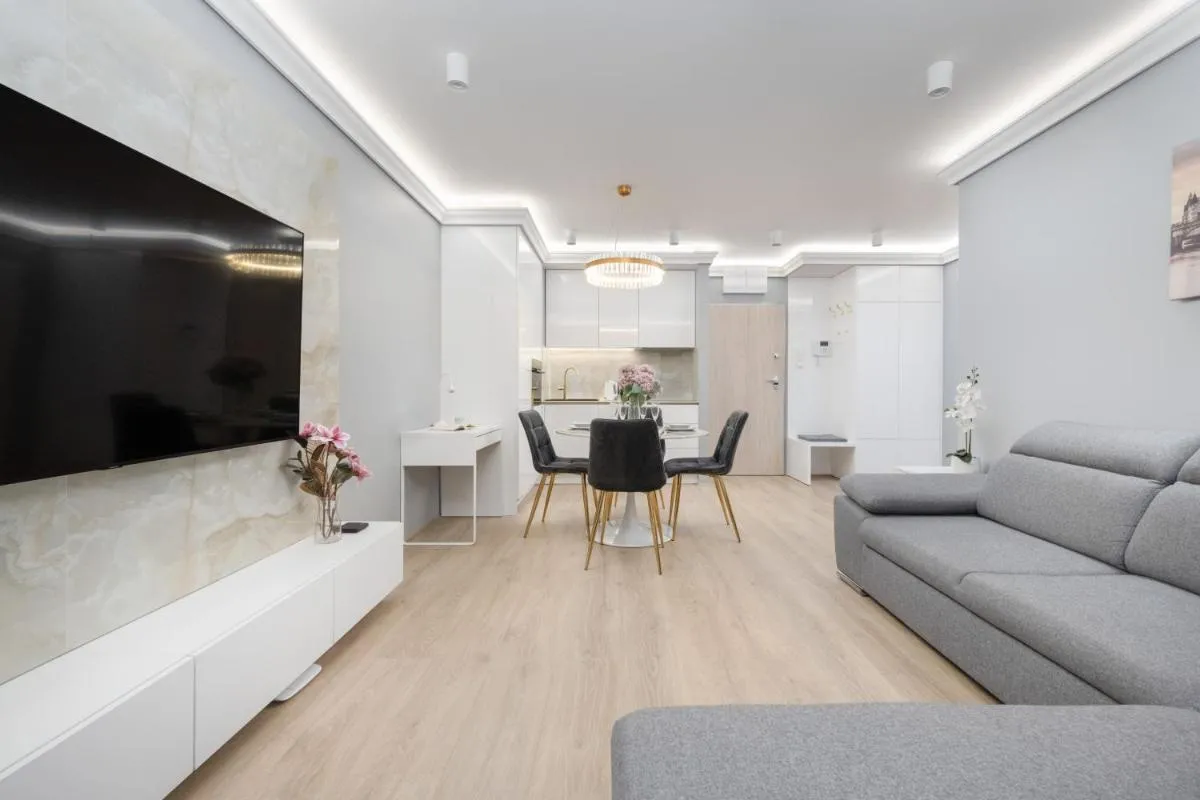 Image 3 of Elegant Apartment with Balcony by the Oder River in Wrocław by Renters Prestige