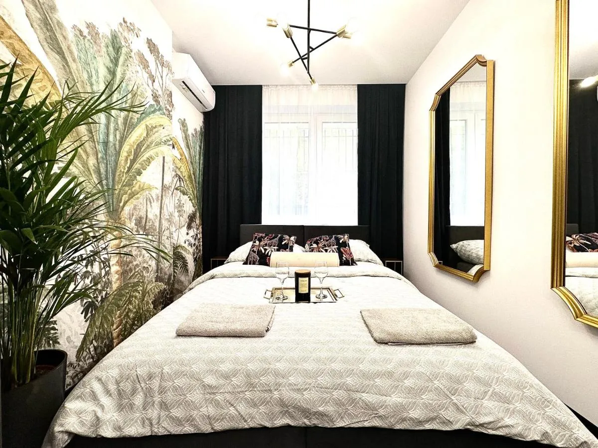 Image 4 of GOLDEN Apartment ~ 1000m Main Square ~ Self Check-In 24h