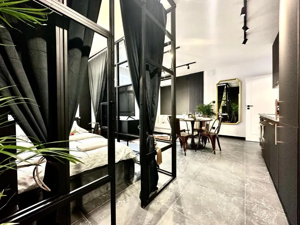 Image of GOLDEN Apartment ~ 1000m Main Square ~ Self Check-In 24h