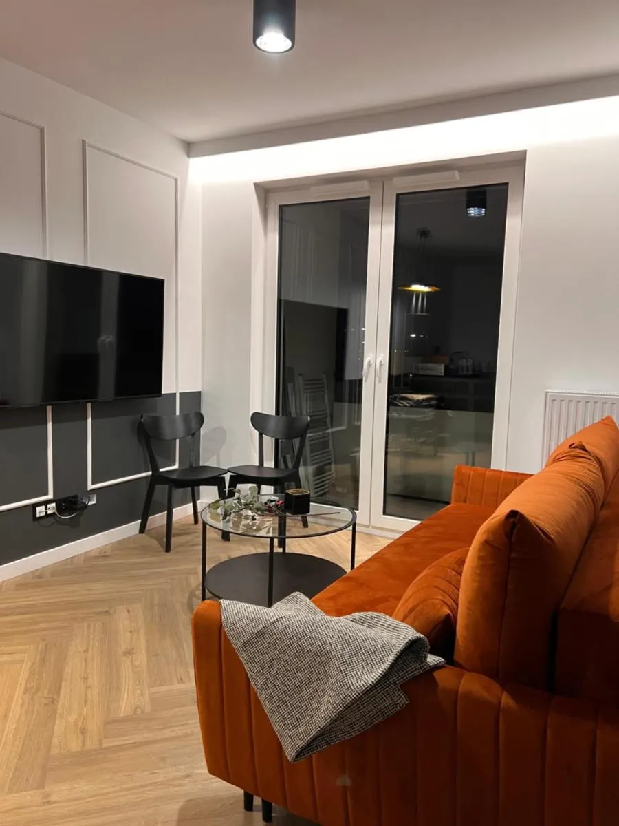 Image 4 of Gold Sleep apartament we Wrocławiu z prywatnym jacuzzi i dużym łóżkiem