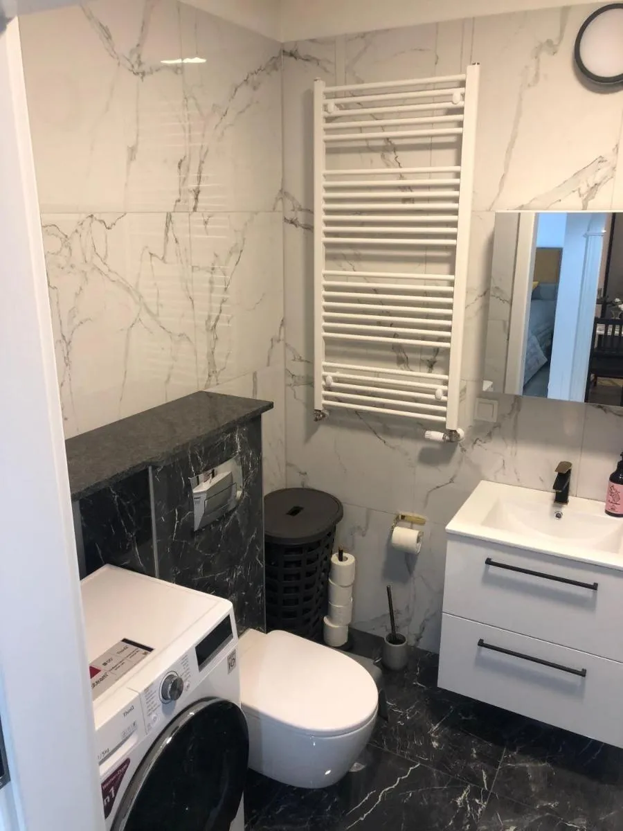 Image 6 of Golden Apartment