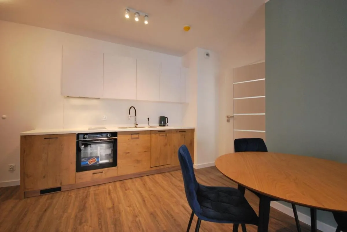 Image 6 of Modern Studio