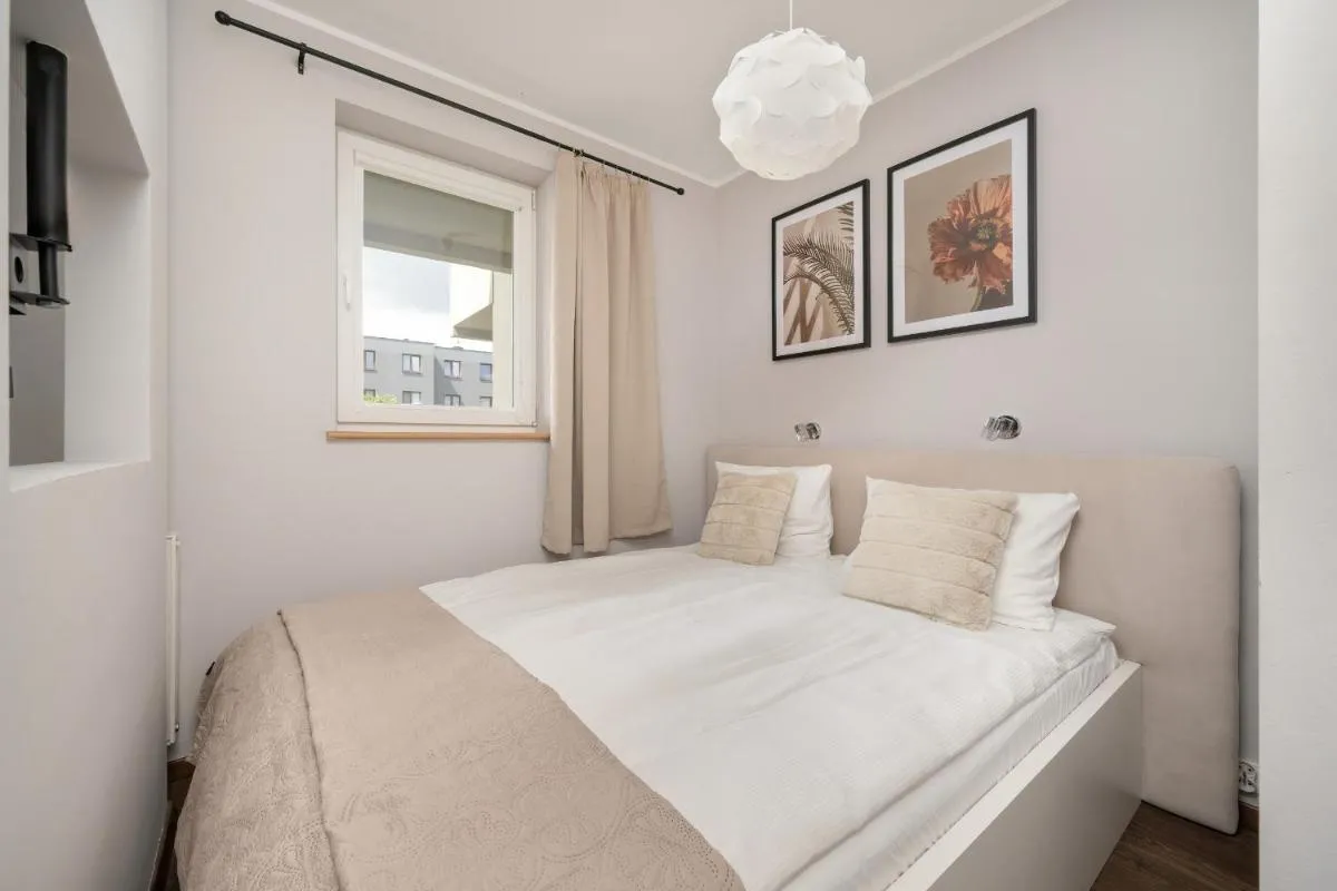Image 1 of Rodzinne Studio z Parkingiem Sky Tower Centrum by Noclegi Renters