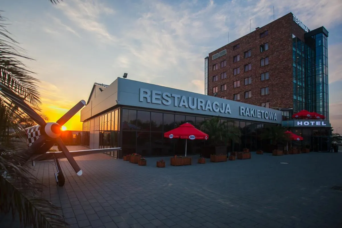 Image 2 of Terminal Hotel