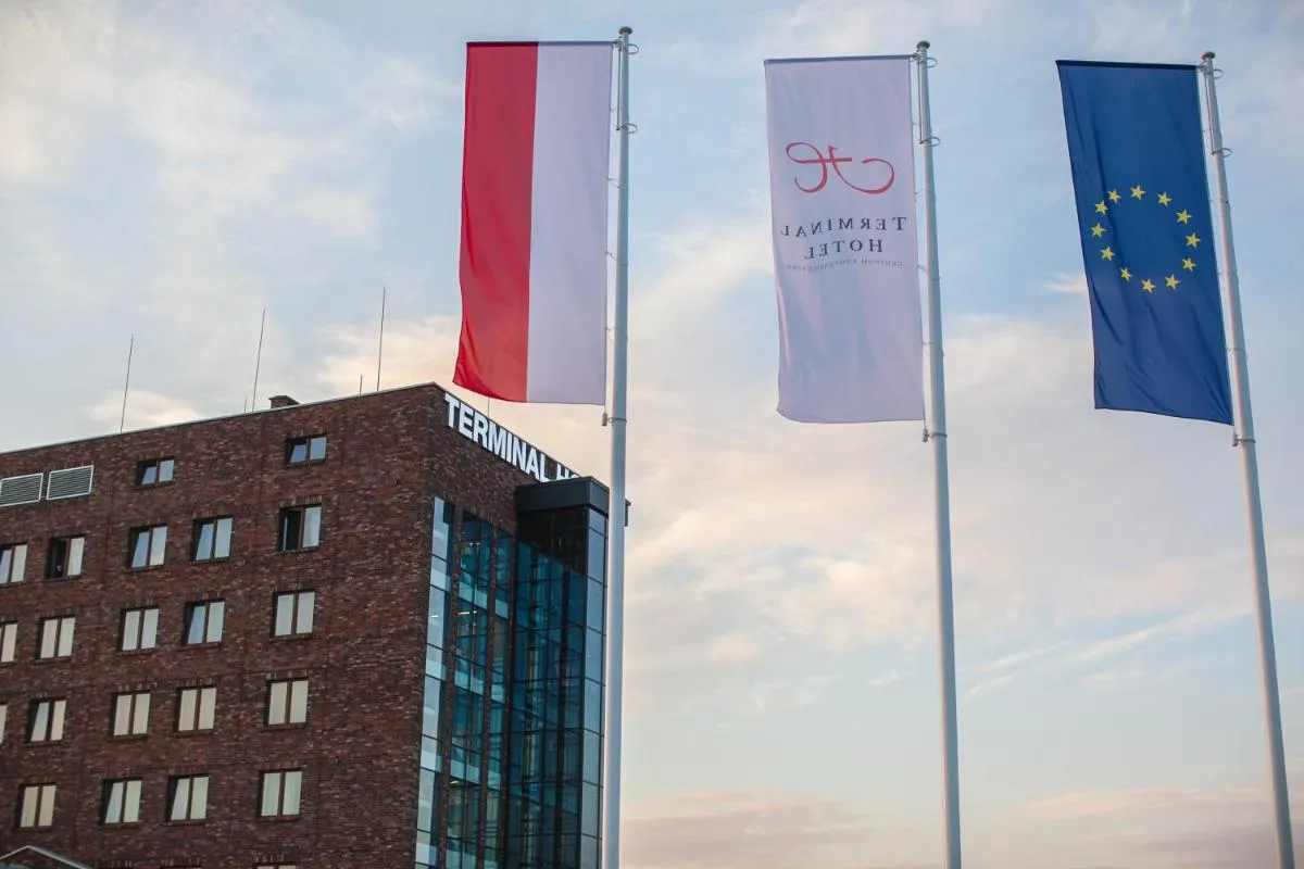 Image 6 of Terminal Hotel