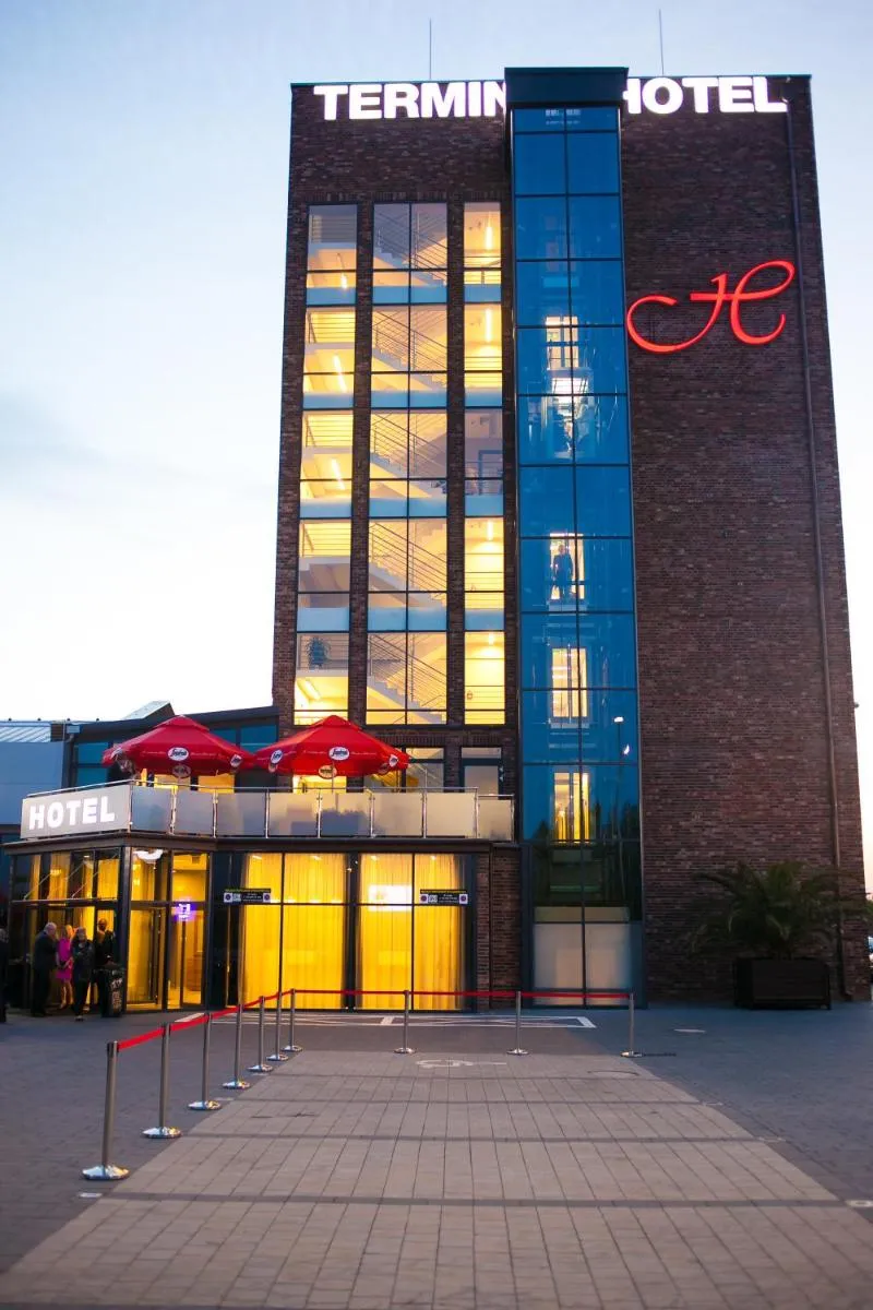 Image 3 of Terminal Hotel