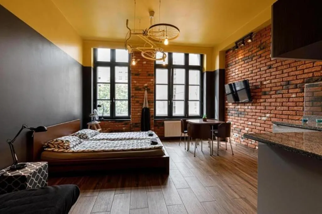 Image of Urban Chic – Main Rail Station – Stylish Studio – K28