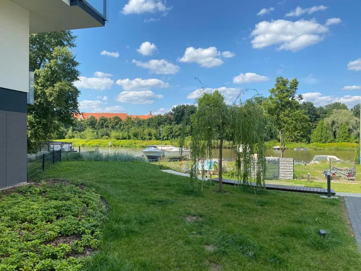 Image 2 of Uroczy apartament Art Marina z widokiem na rzekę i bezpłatnym parkingiem