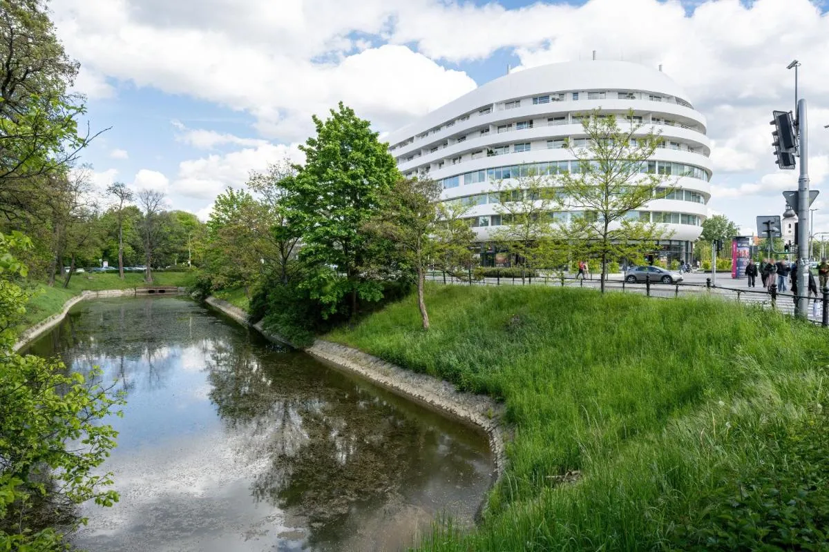 Image 4 of Wrocław Center Apartment Close to the Market and Park with Parking & Air Conditioning by Renters Prestige
